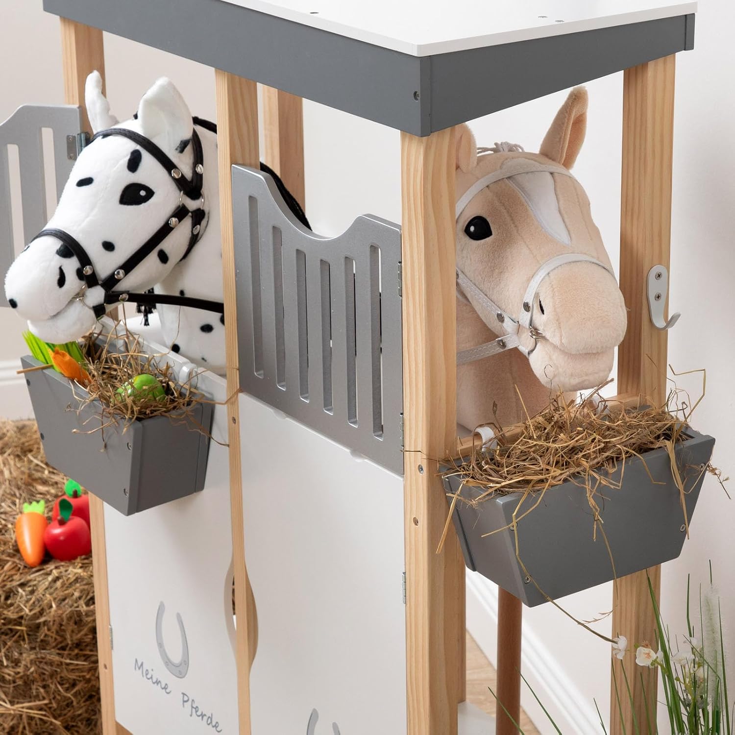 ELLA & PIET® Hobby Horse Stall Shelty aus Holz mit 2-teiliger Stalltür (Holz-Weiß) Pferdestall Holzstall für Pferde