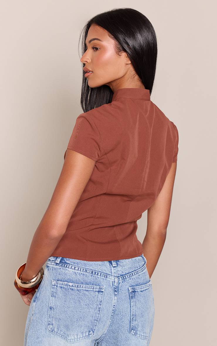 Chocolat Haut Grande Taille En Satin À Col Montant Avec Détails De Boutons Perles