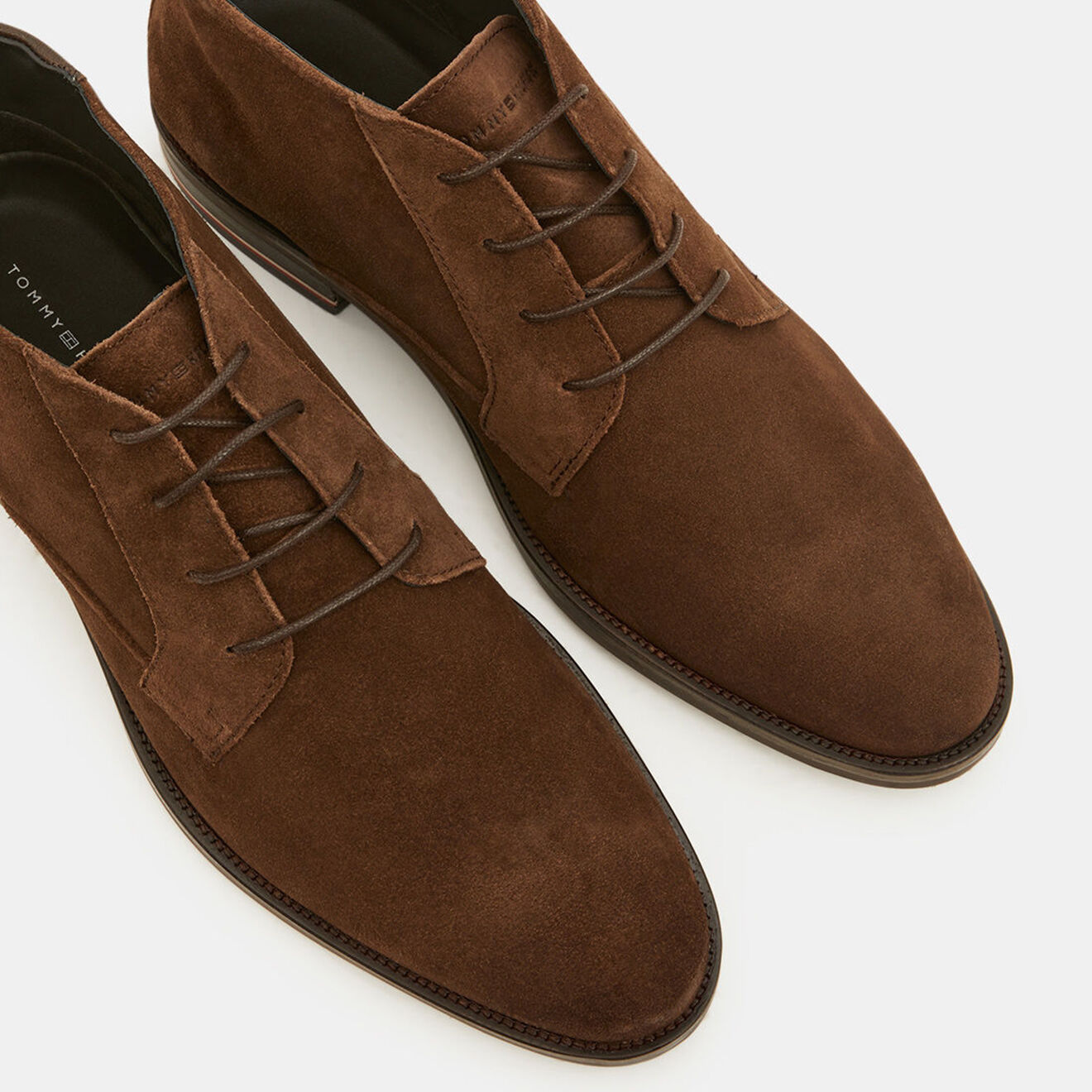 Tommy Hilfiger Desert boots en Velours de Cuir Signature marron foncé
