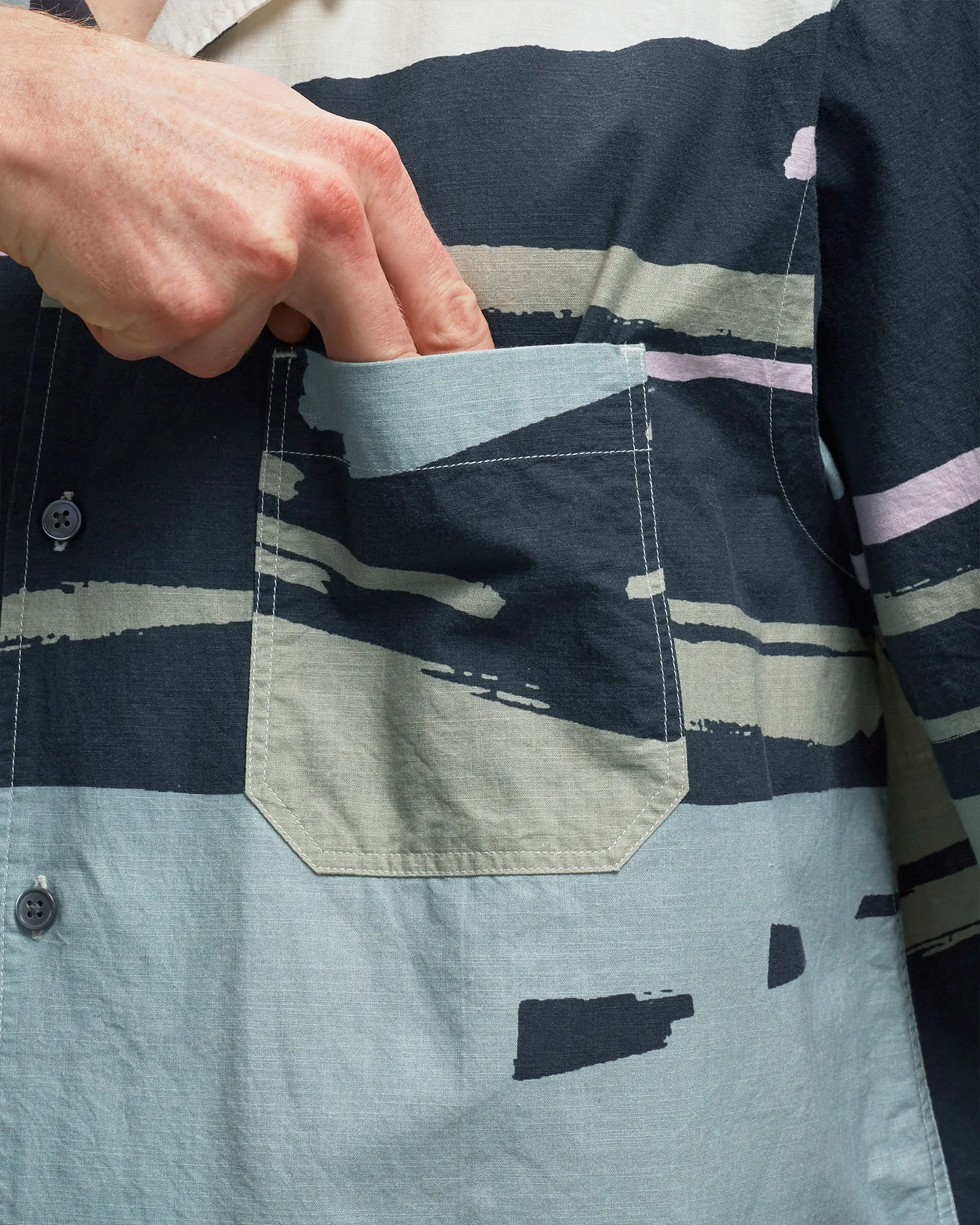 CLOSED SHORT SLEEVED SHIRT
