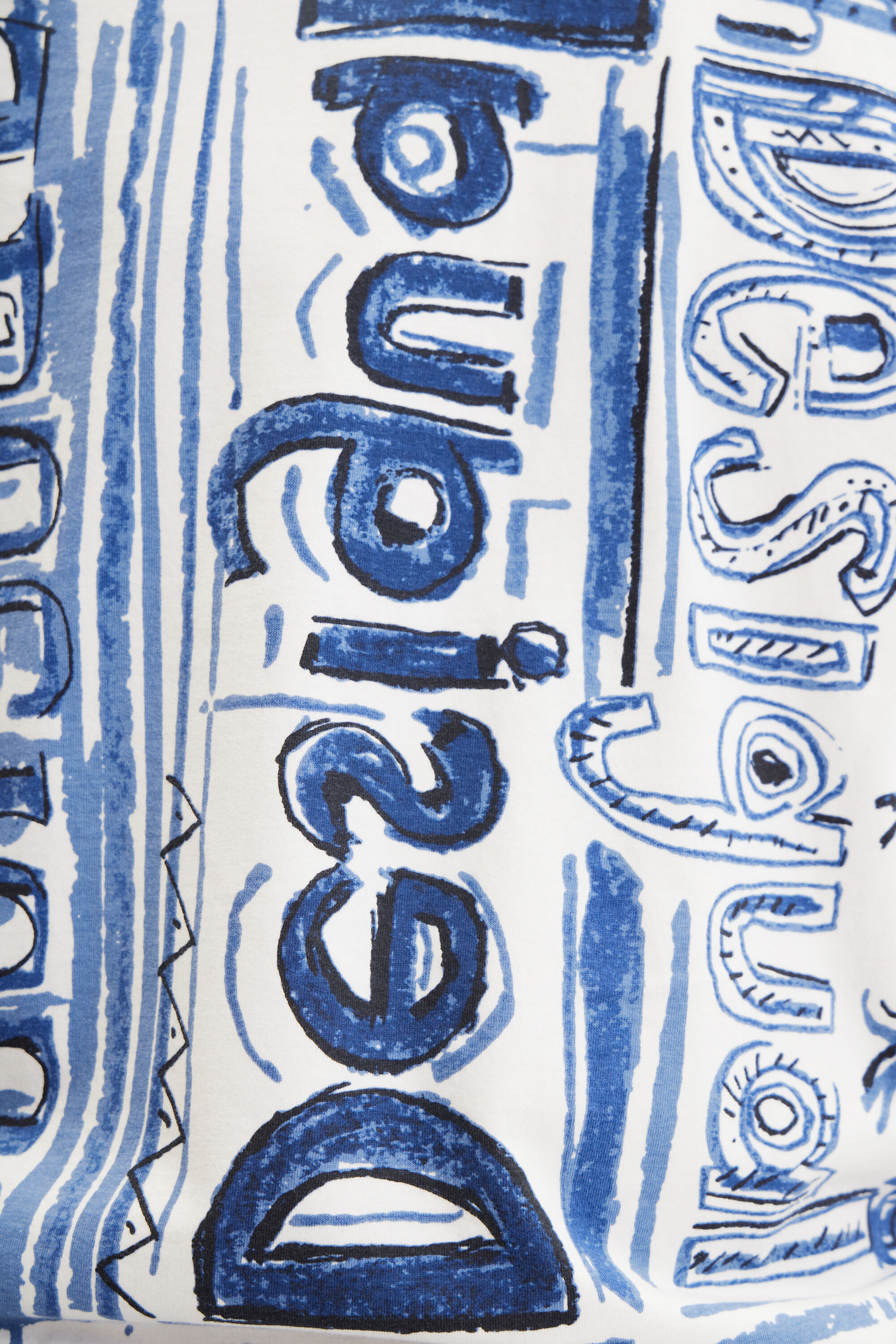 T-shirt logo arty