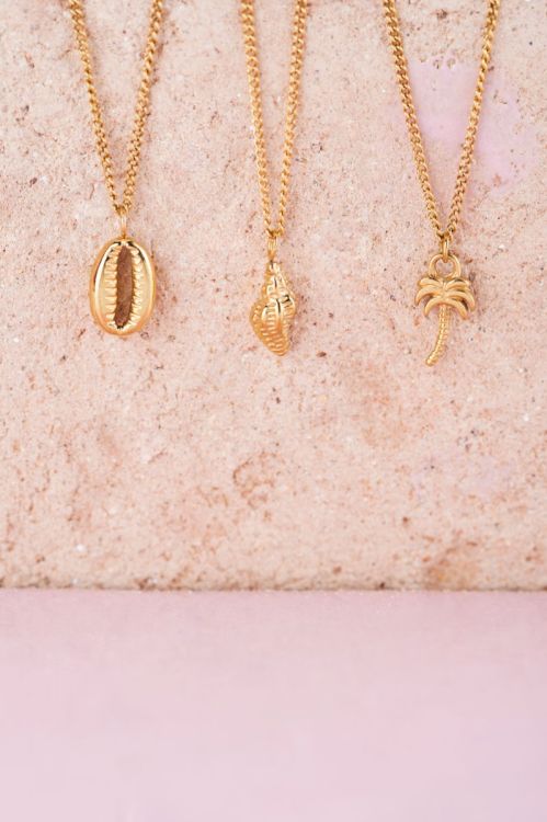 Souvenir ketting met spiraal schelp bedel