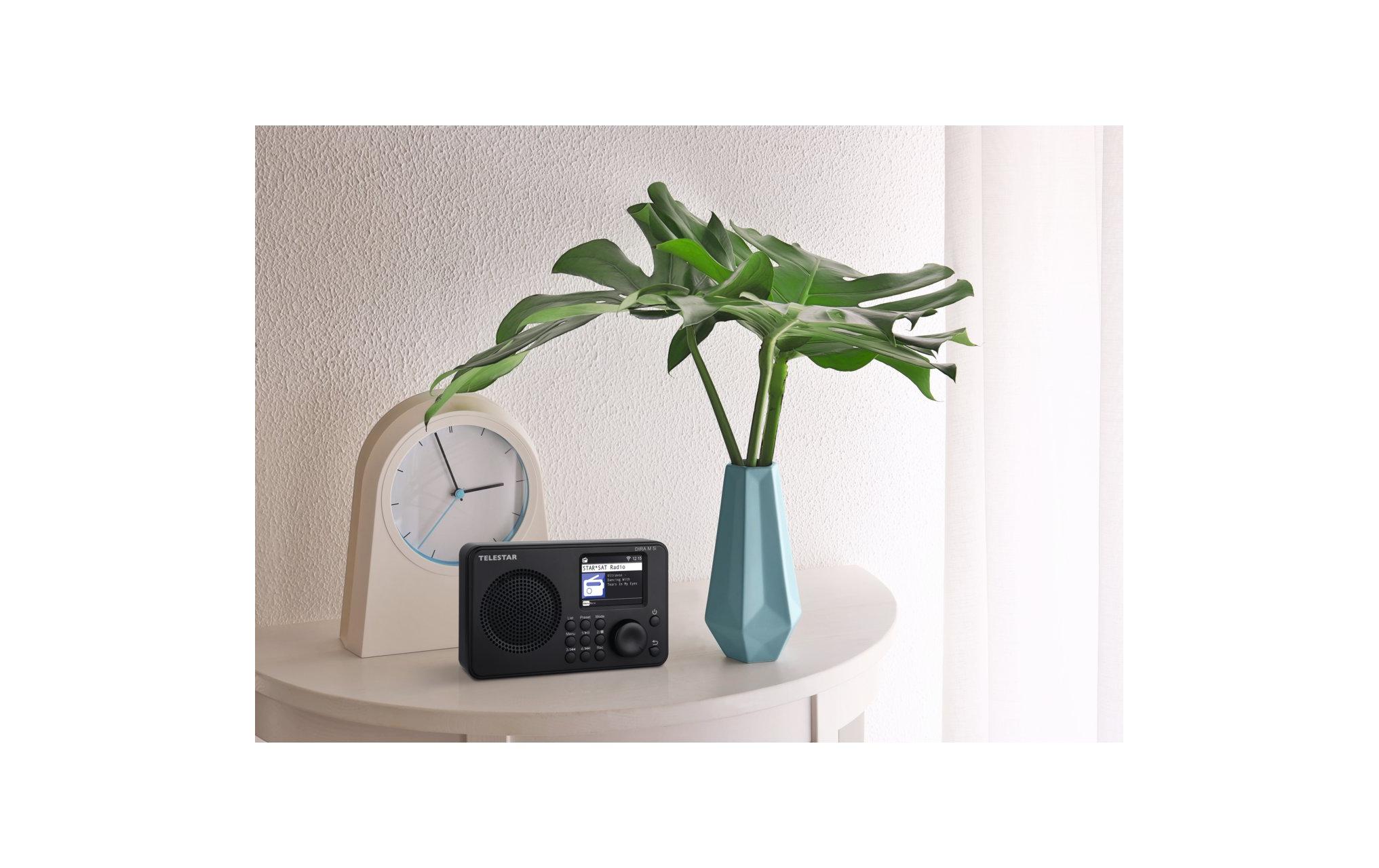 Internet Radio DIRA M5i SchwarzSehr kompaktes, klangstarkes Internetradio, mit grossem Display, umfangreichen USB Mediafunktionen, Fernbedienung via App und 5 V Stromversorgung
