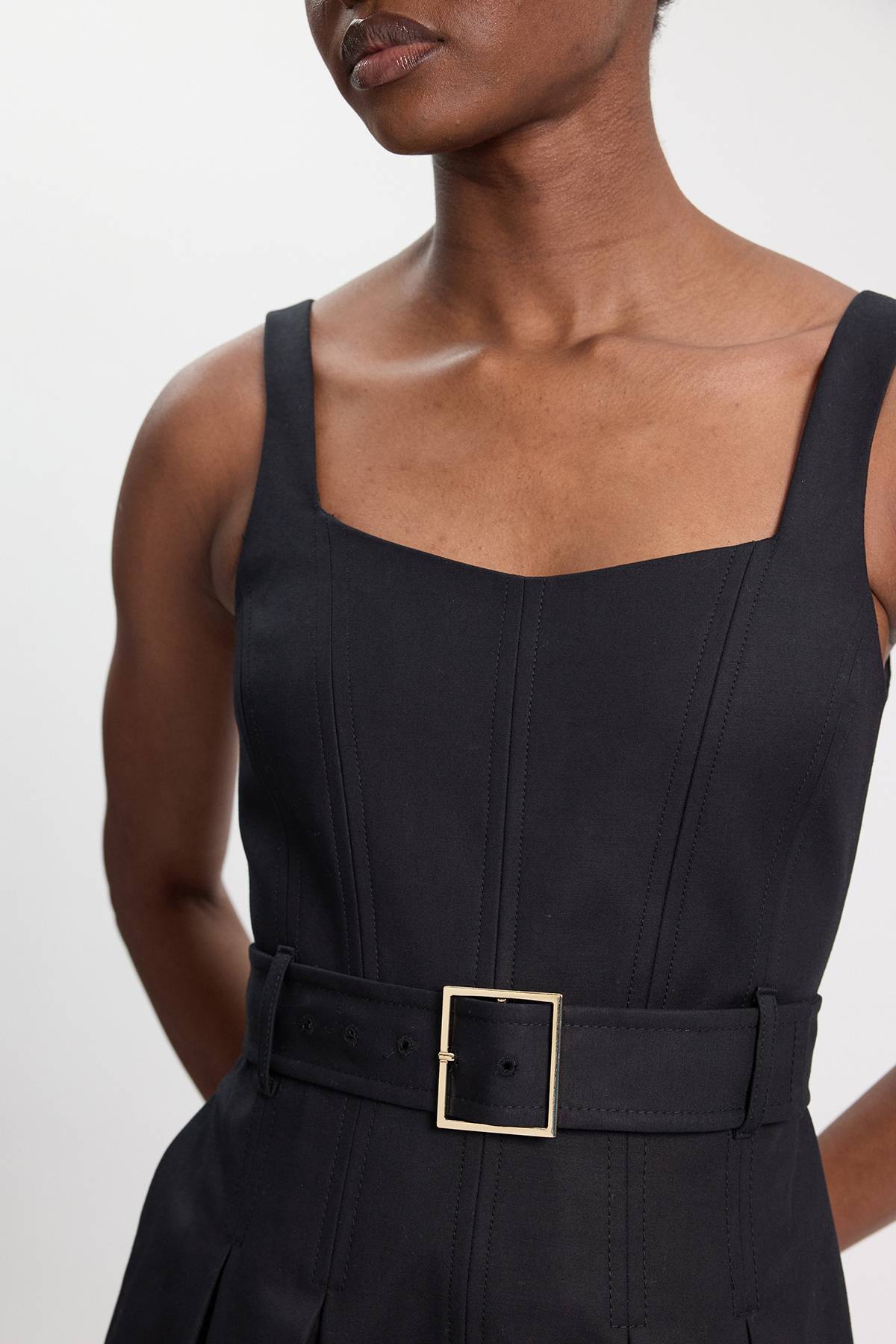 KarenMillen Robe Midi Ajustée En Coton Premium Avec Ceinture À Boucle Petite