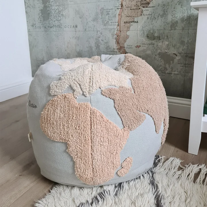 Lorena Canals - World Map Pouf, Ø 50 cm, hellblau / beige