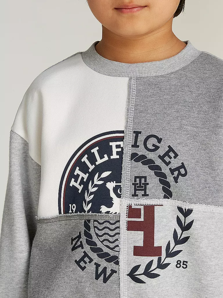 TOMMY HILFIGER Jungen Sweater hellgrau