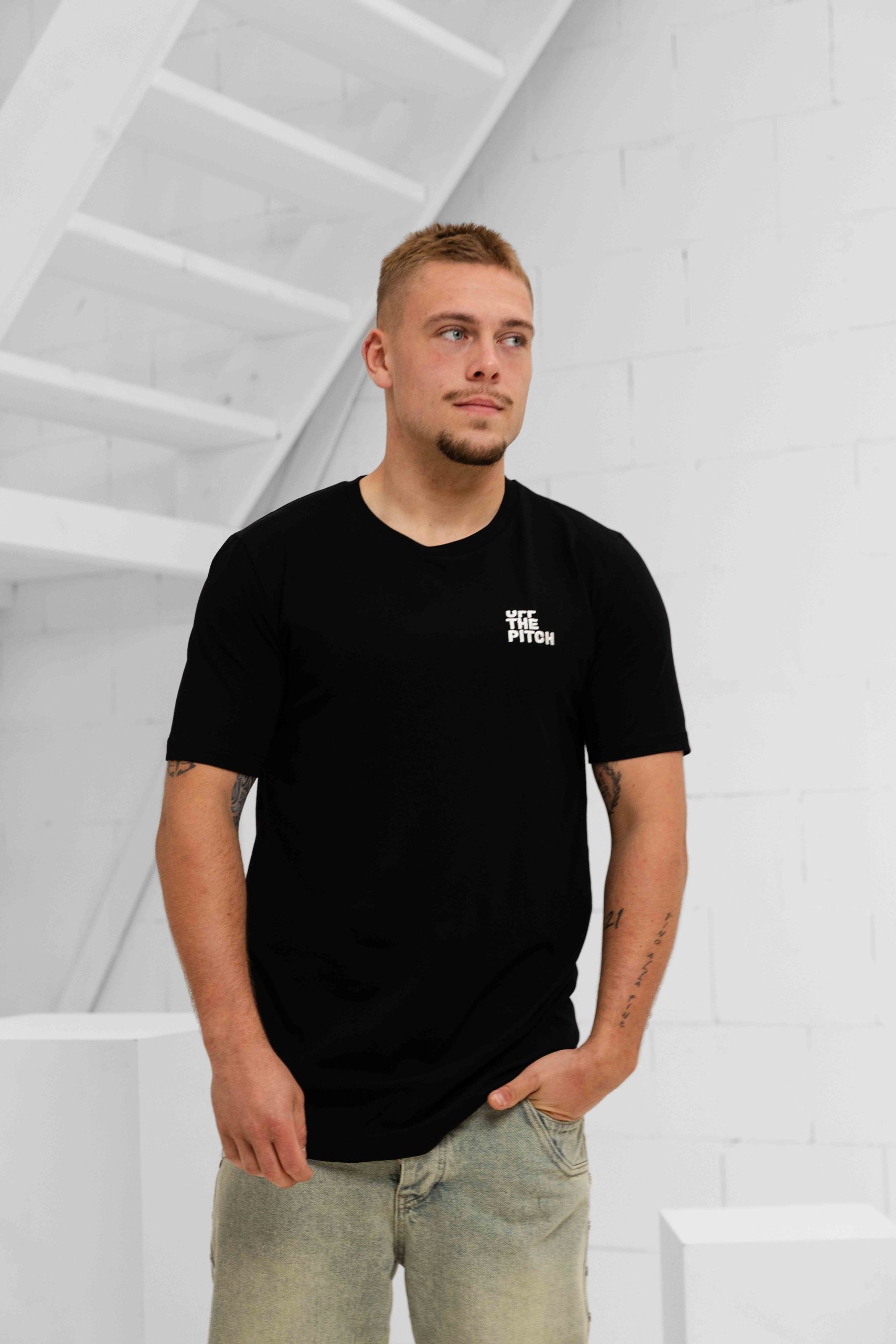 Off The Pitch Fullstop Slim Fit T-Shirt Heren Zwart/Paars