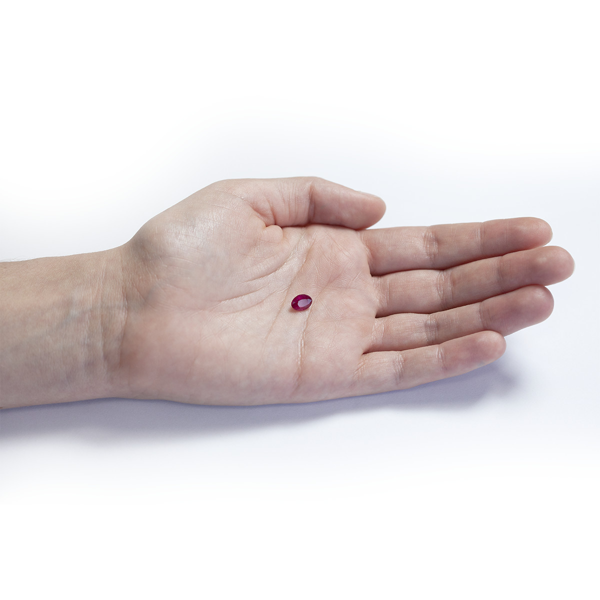 RUBIS rouge, forme ovale, 1.27 ct.