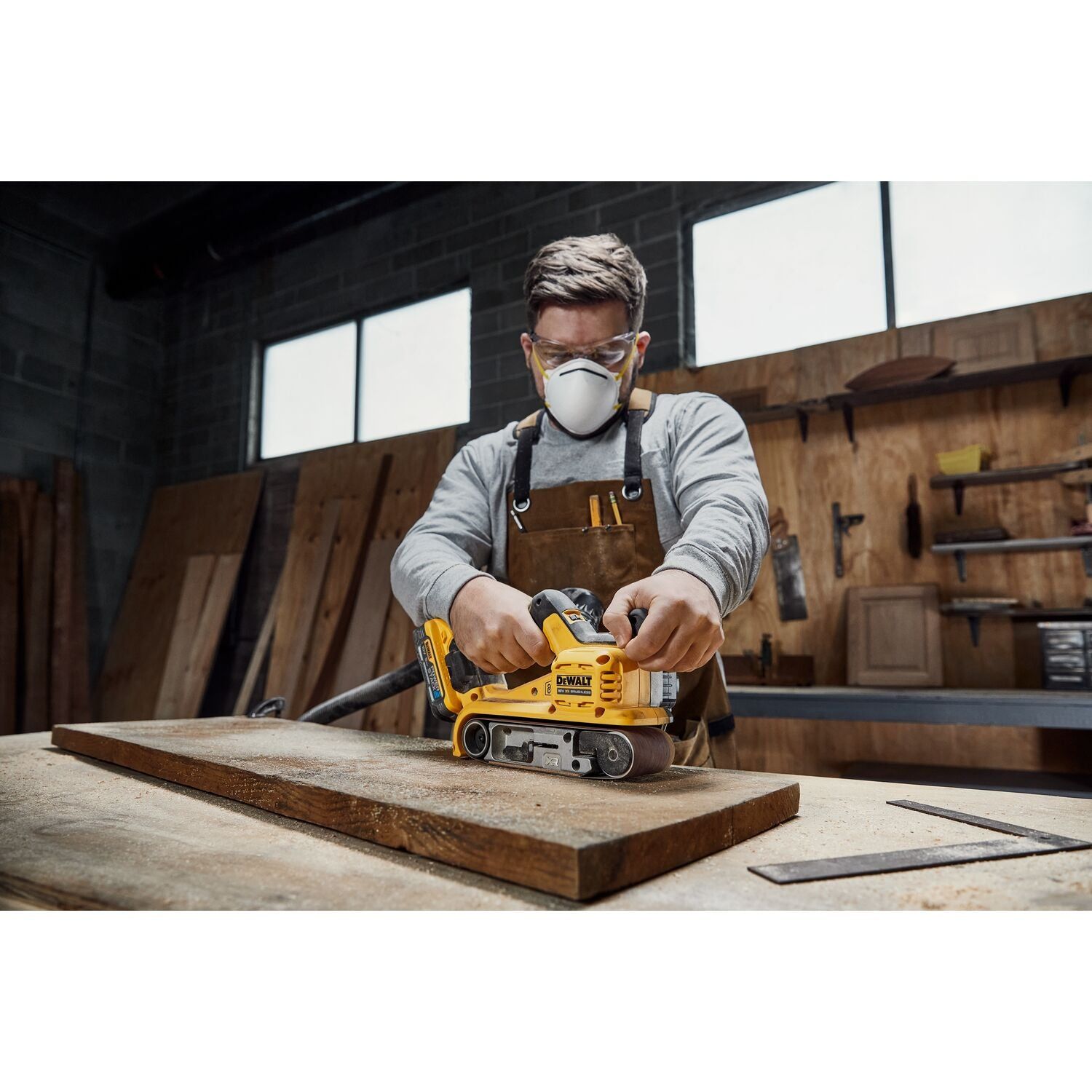 DeWALT DCW220NT Accu bandschuurmachine 75x533mm 18V XR Basic Body in TSTAK