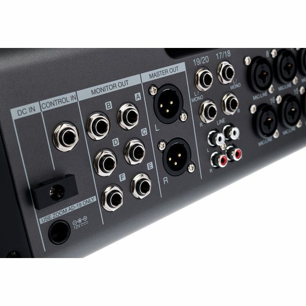 Zoom LiveTrak L-20R