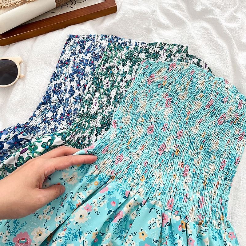Babique - Romper met bloemenprint en smokwerk