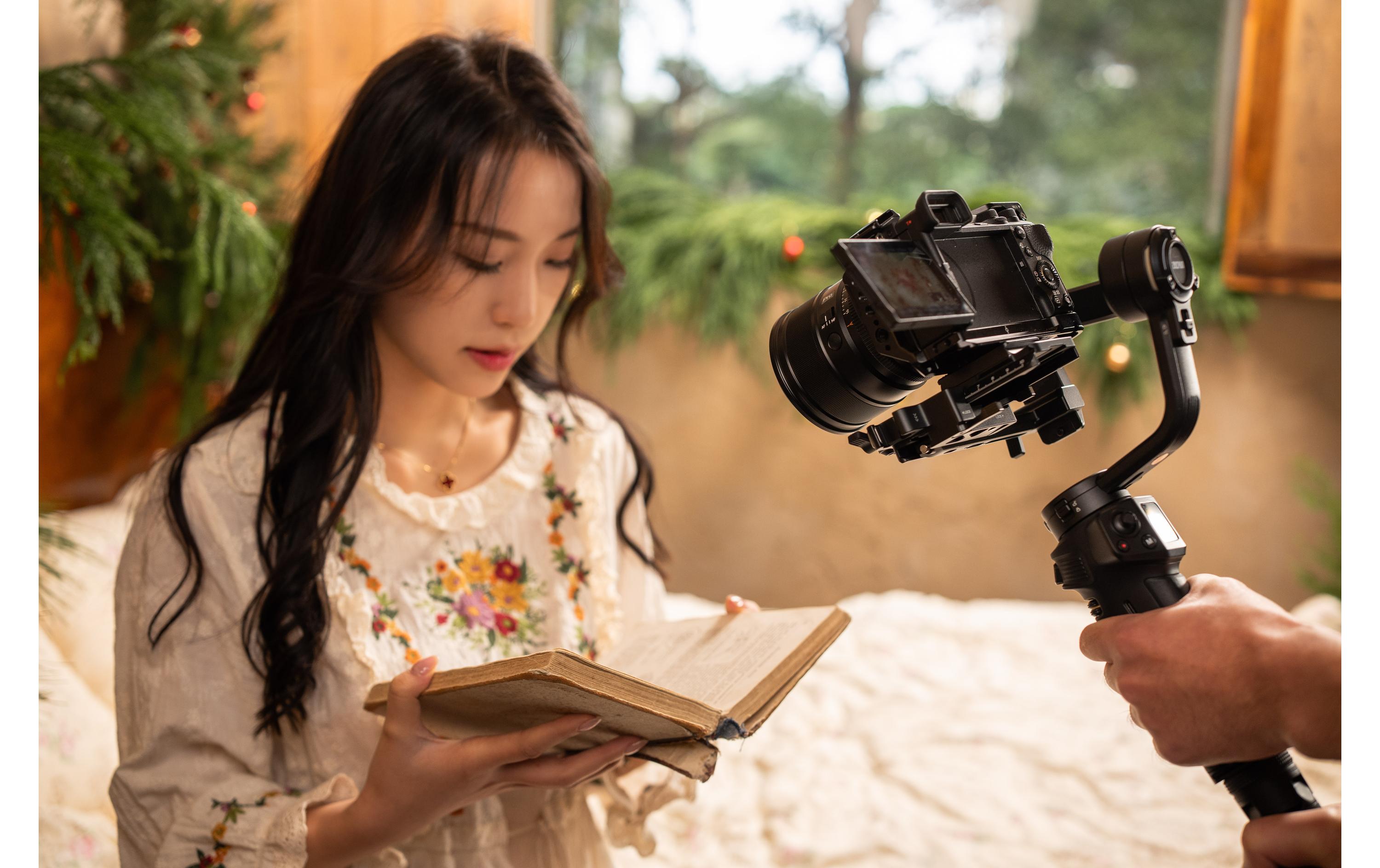 Festbrennweite AF 27mm F/1.2 Pro – Sony E-Mount<br>APS-C-Objektiv mit grosser Blende und Autofokus für Sony
