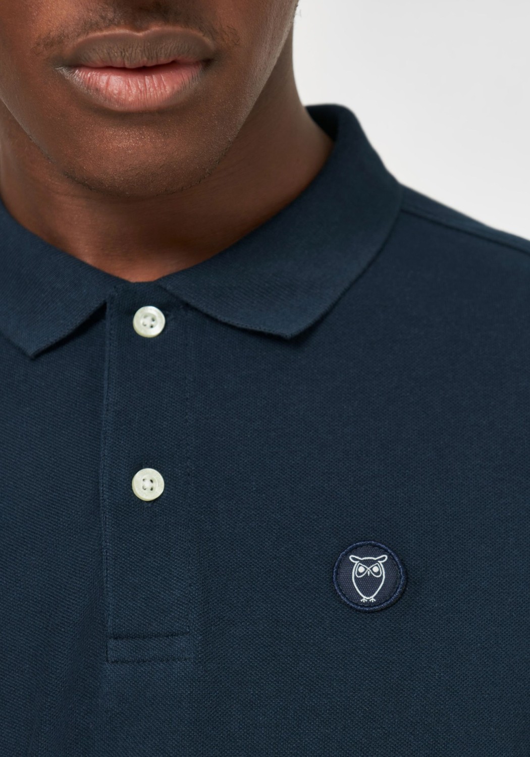 Knowledge Cotton Apparel Basic Badge Polo Shirt Total Eclipse