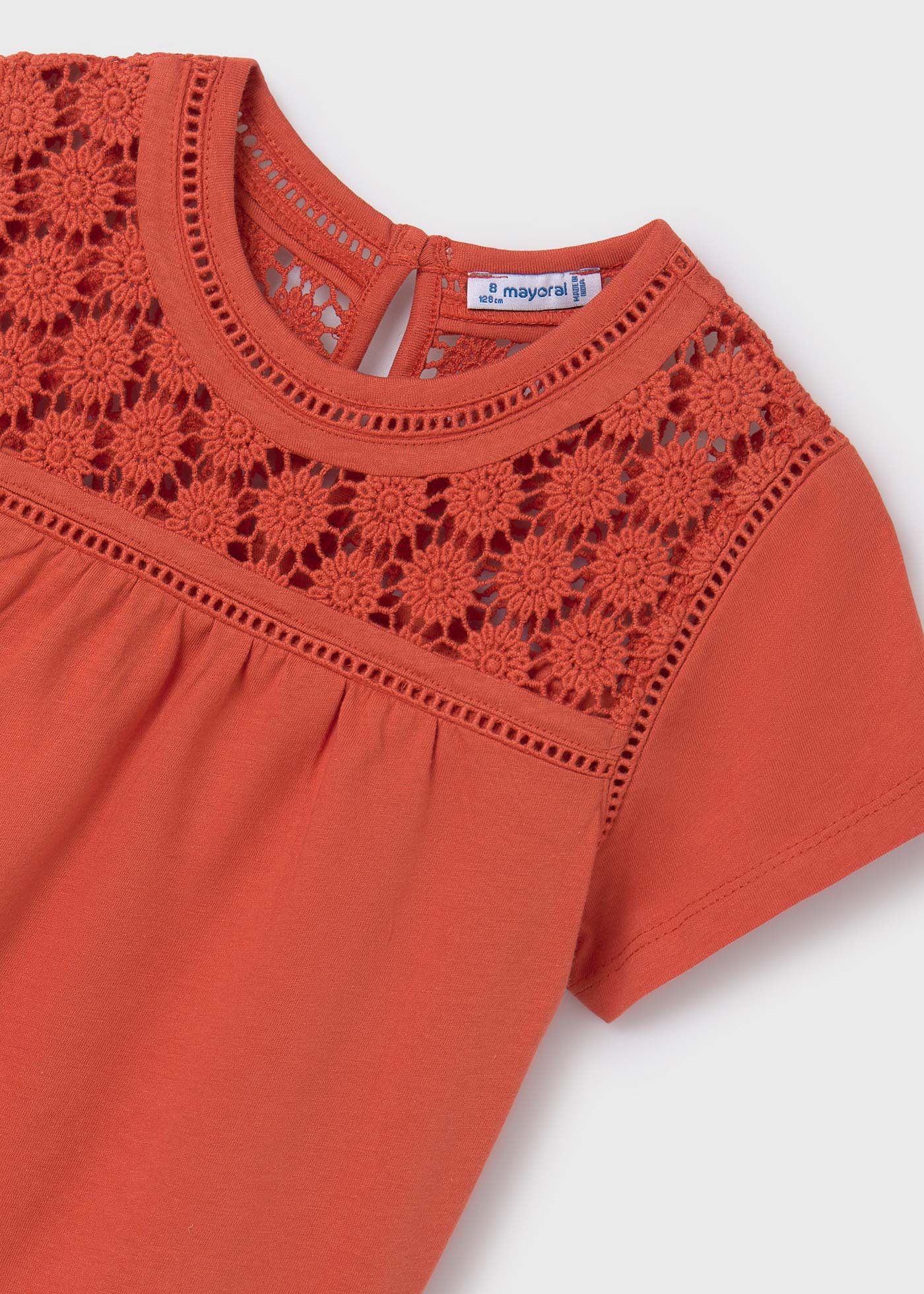 Camiseta feminina Better Cotton em guipure