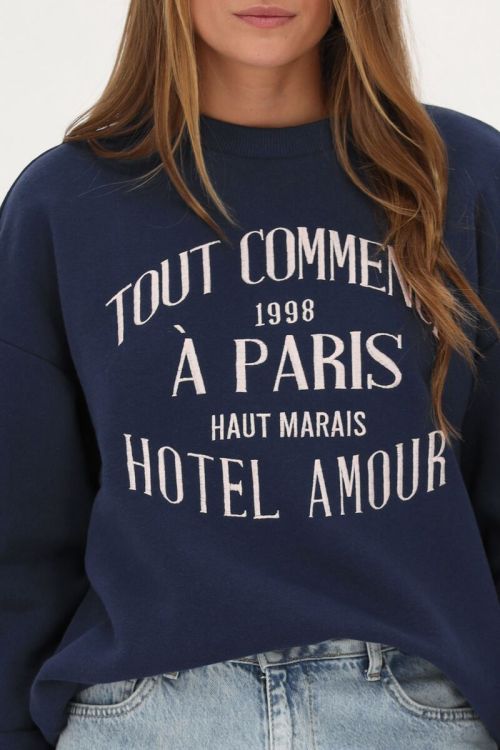 Donkerblauwe sweater 