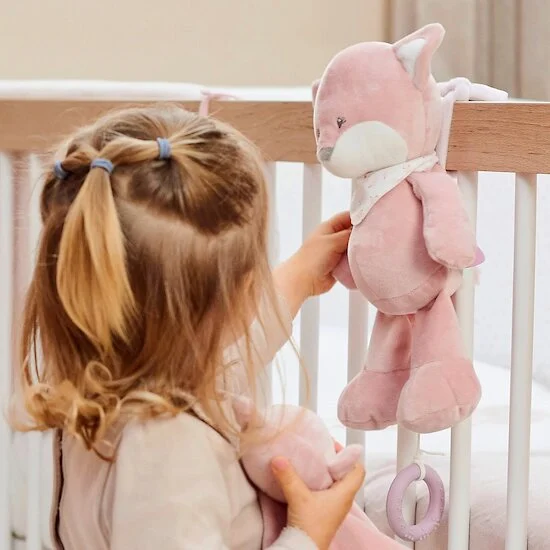 Alice & Pomme Peluche Musicale   Pomme le lapin        25 cm   de               Nattou