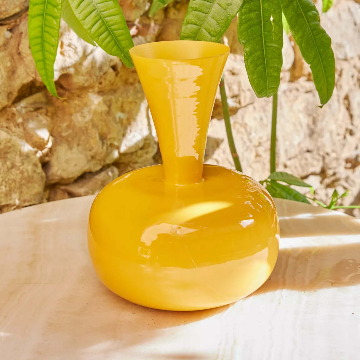 Vase en métal émaillé fait main (H23 cm) Cléa Jaune brillant