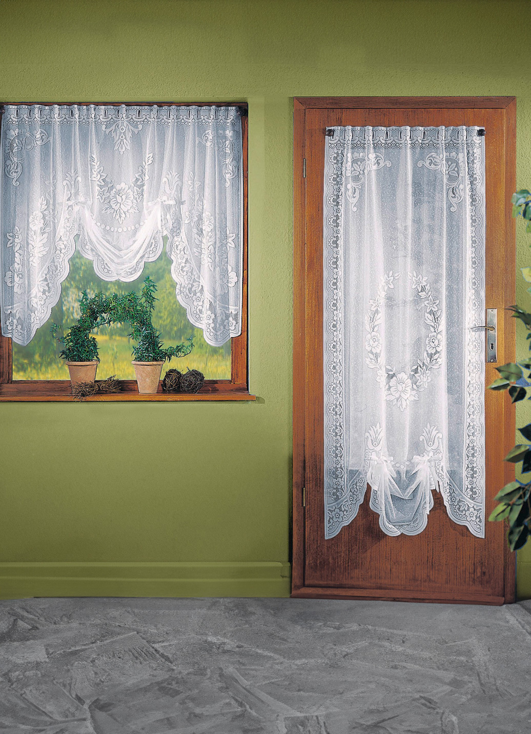 Fensterdekoration mit Stangendurchzug