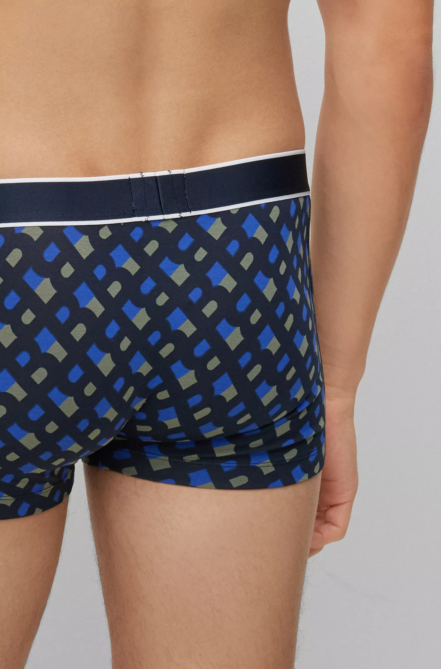 Cueca boxer BOSS preta, cintura regular, em algodão elástico com estampa da estação.
