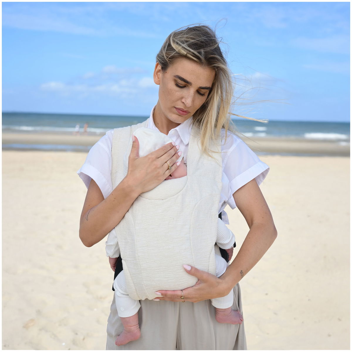 DERYANDERYAN   Nova Babytrage creme