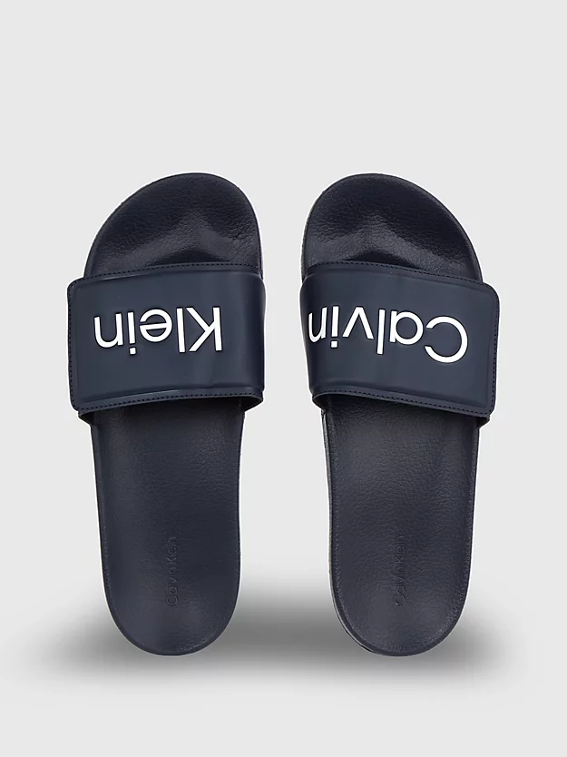 Chinelo com logotipo