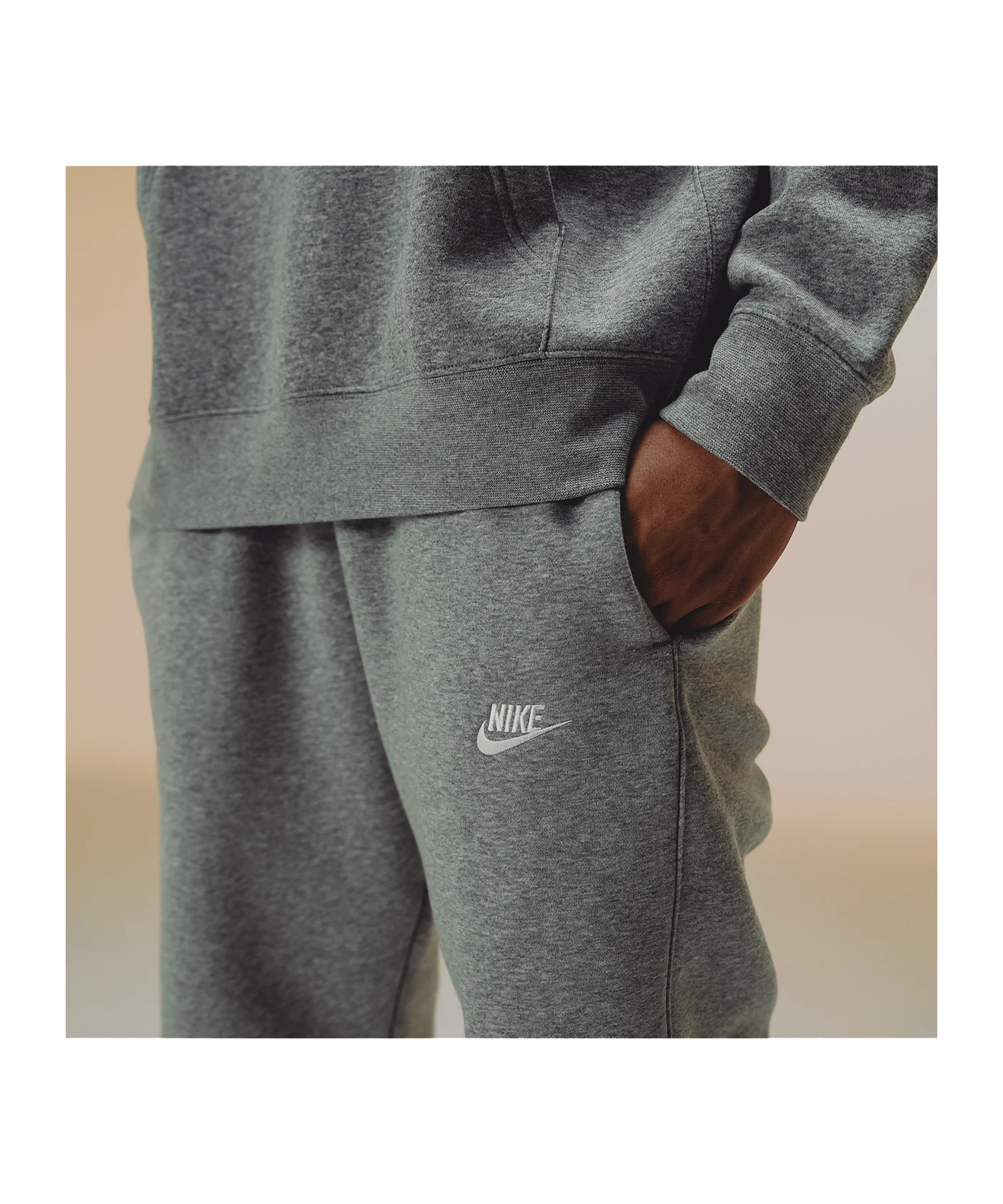 Nike Club Jogginghose Grau F063