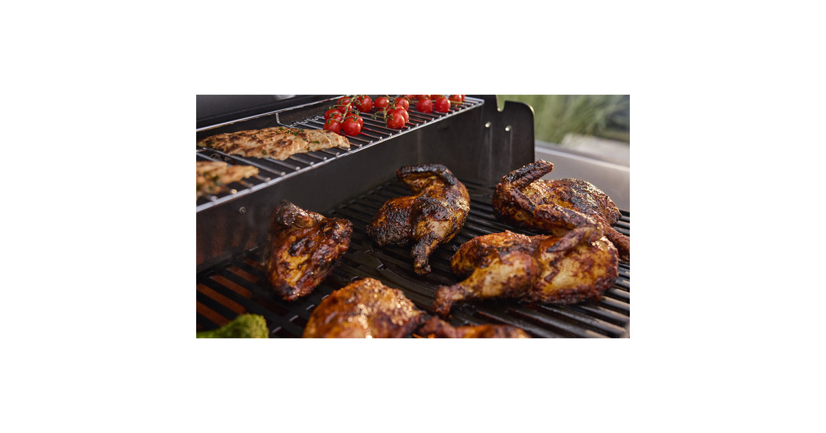 WeberGenesis E-335W gasbarbecue  (Zwart, 3 branders, 2 Boost-branders, Sear Zone, Propaan)