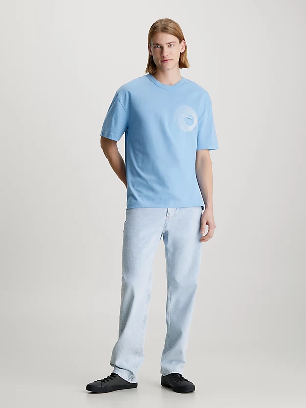 Camiseta com estampa gráfica e modelagem relaxada