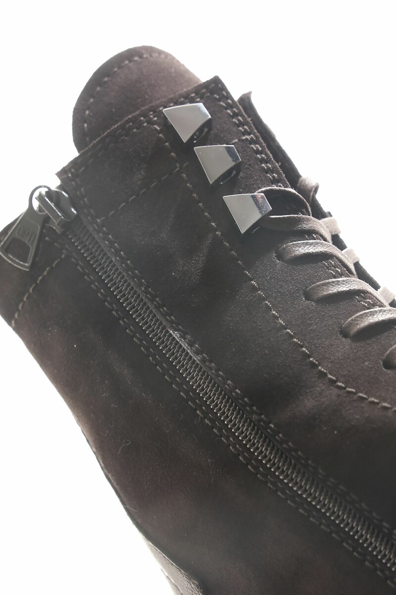 MJUS<br>Botas de couro com fivelas