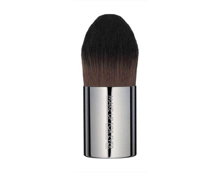 MAKE UP FOR EVER - 110 Foundation Kabuki - medium Brush