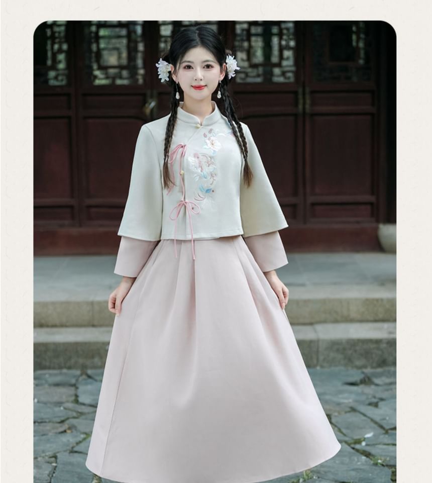 CosmoCorner - Traditionele Chinese crop top met lange mouwen, opstaande kraag en bloemenborduursel in twee delen / hoge taille effen midi-A-lijn rok