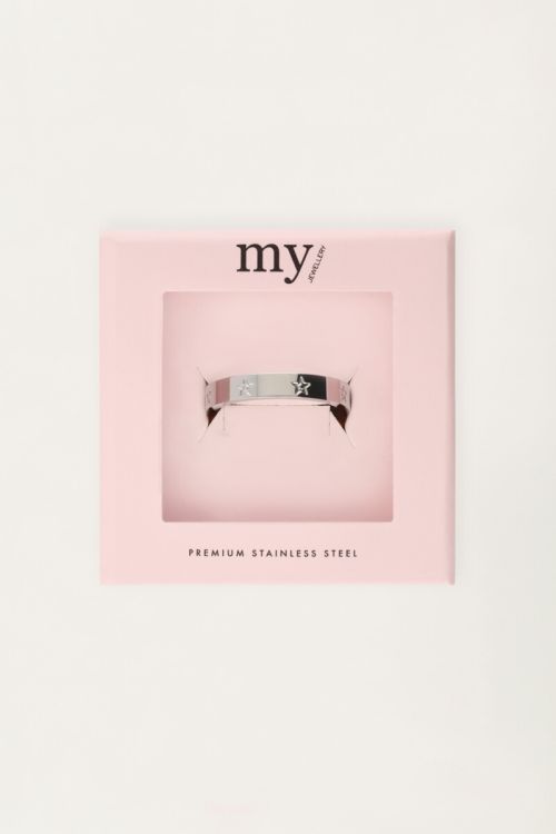 Ring met gegraveerde sterretjes