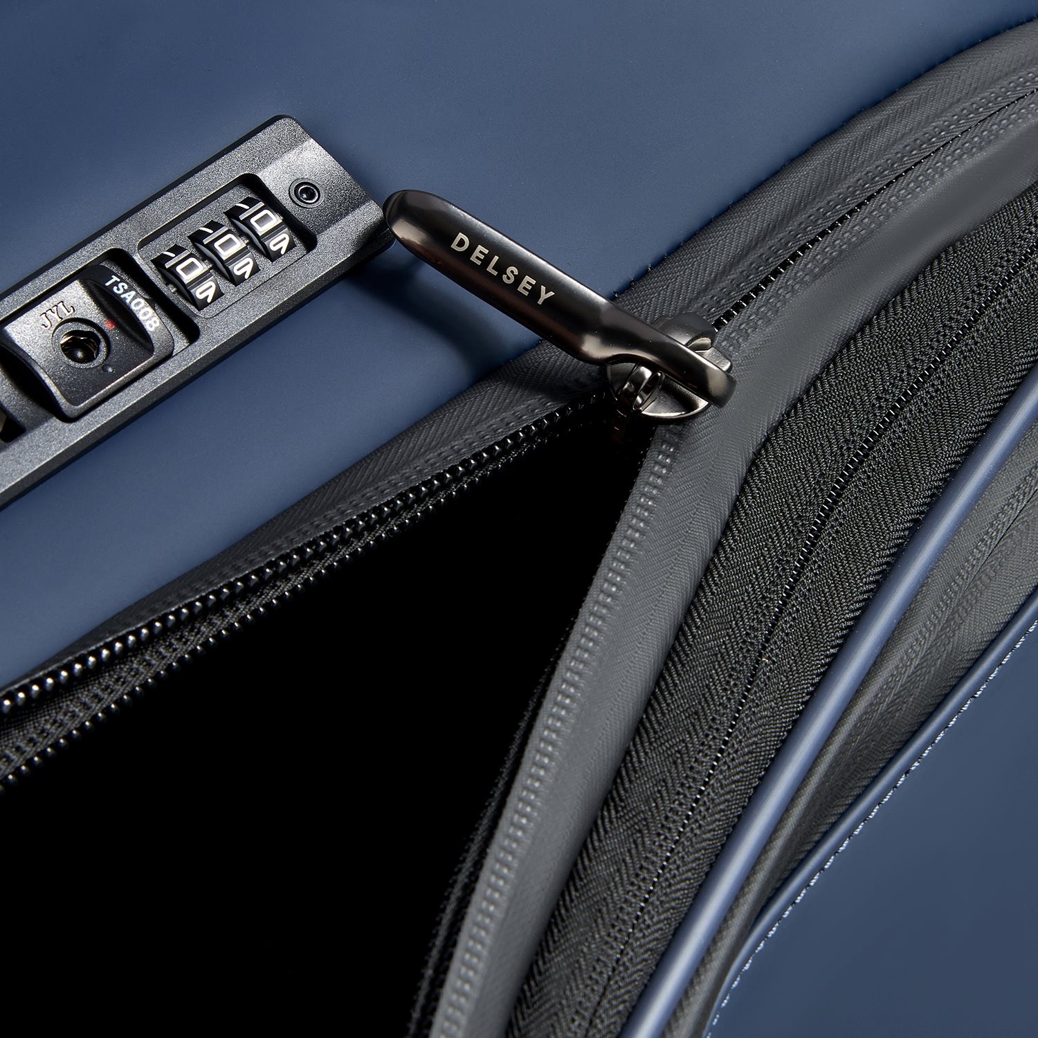 Delsey Turenne Soft Trolley M Expandable dark blue