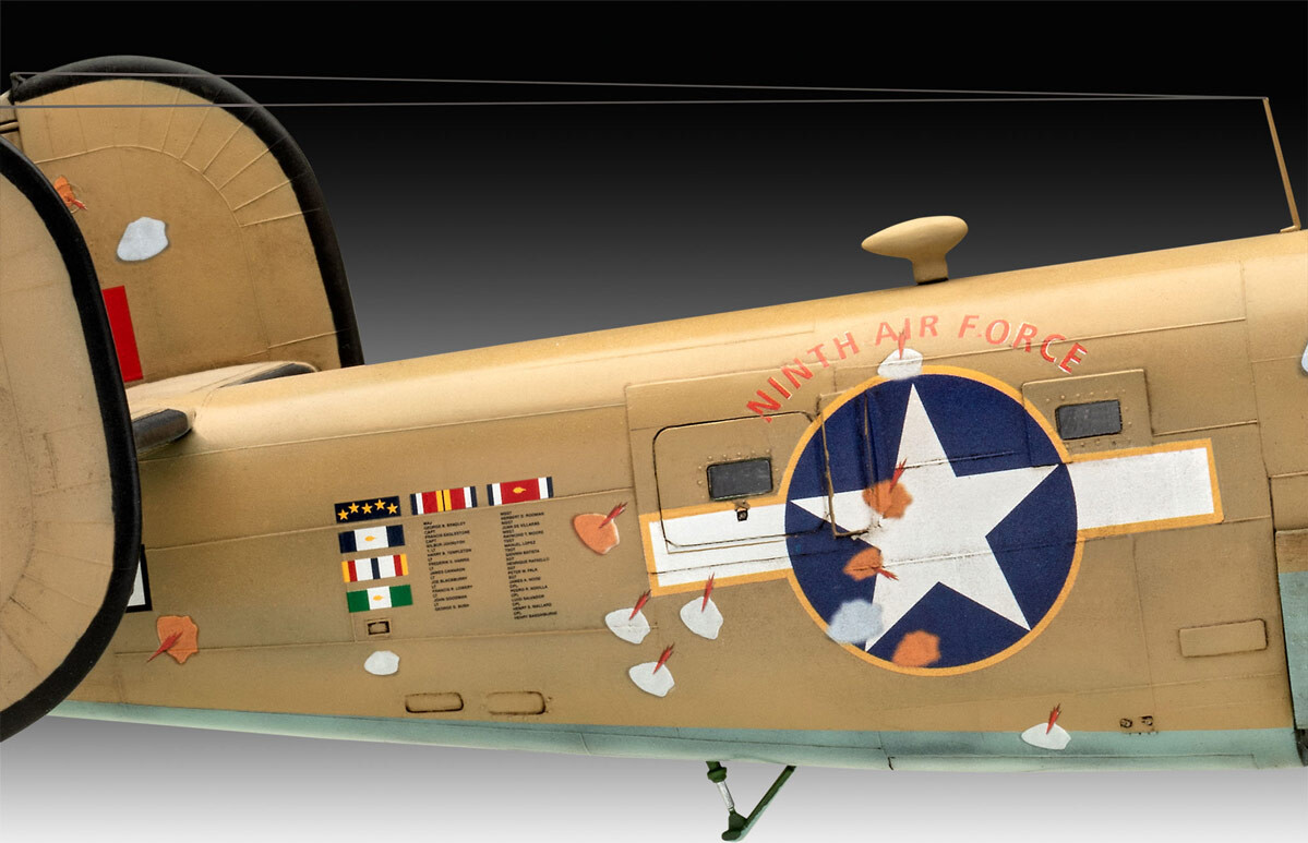 Revell - B-24D Liberator Modelfly Byggesæt - Level 5 - 03831