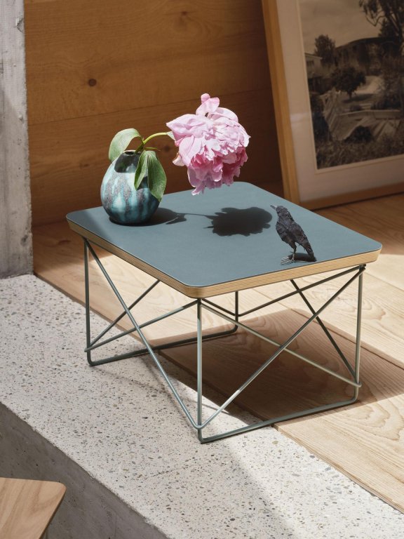 Vitra Occasional LTR salontafel multicolour rood onderstel linoleum Dark Brick