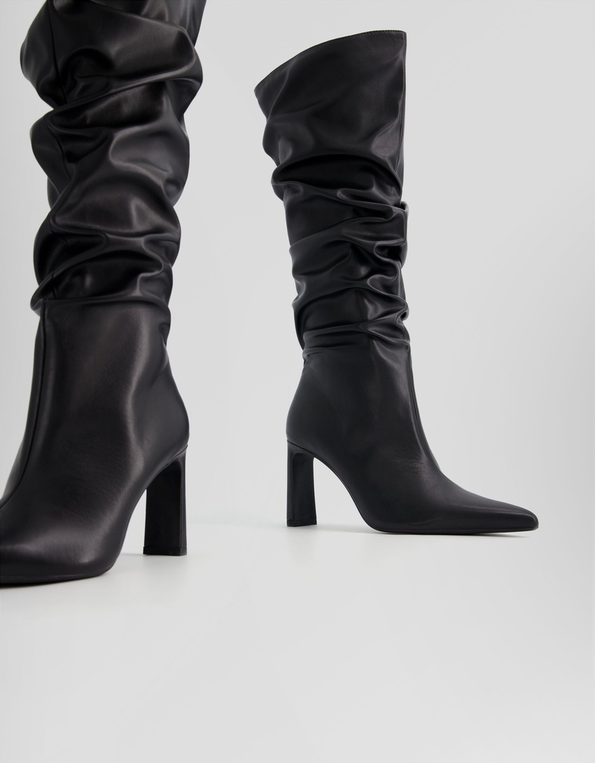 Botas de salto agulha folgadas
