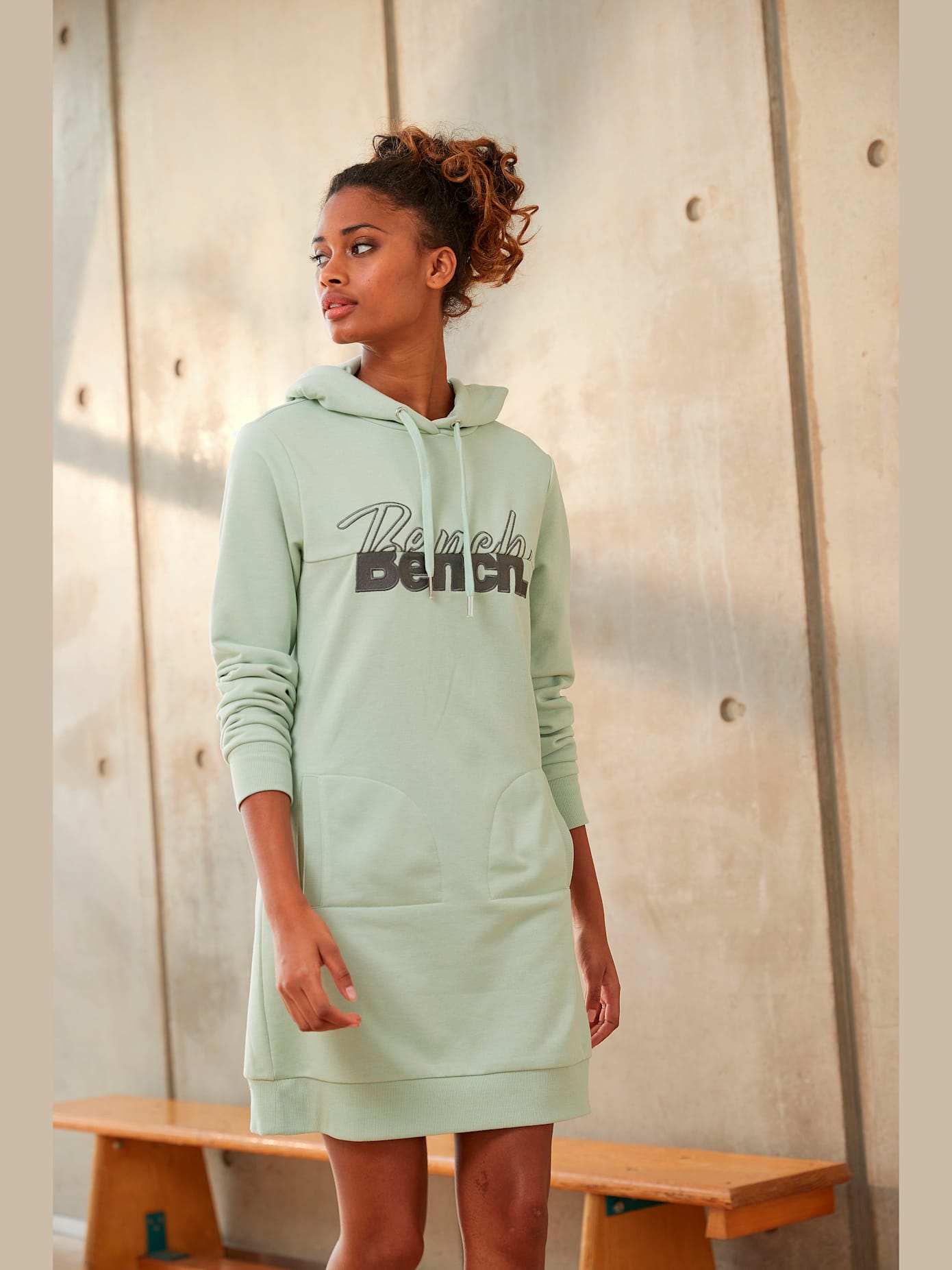 Robe en matière sweat robe sweat à capuche