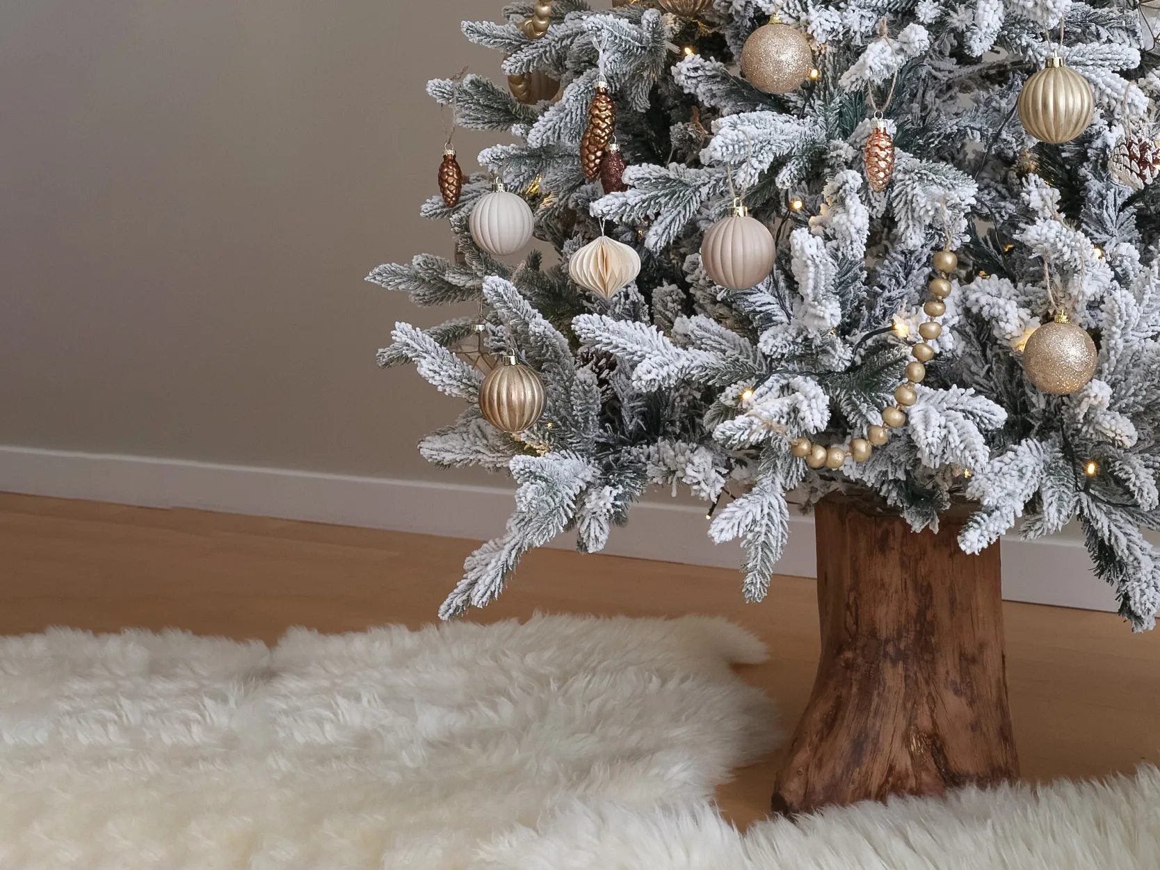 Besneeuwde kunstkerstboom FORAKER 180 cm Wit
