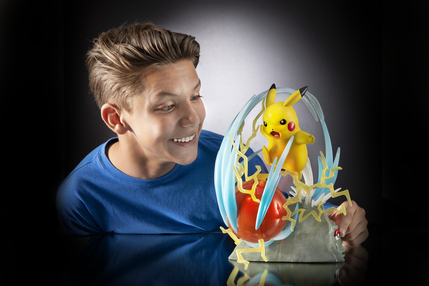Pokémon - Deluxe Collector Pikachu Statue