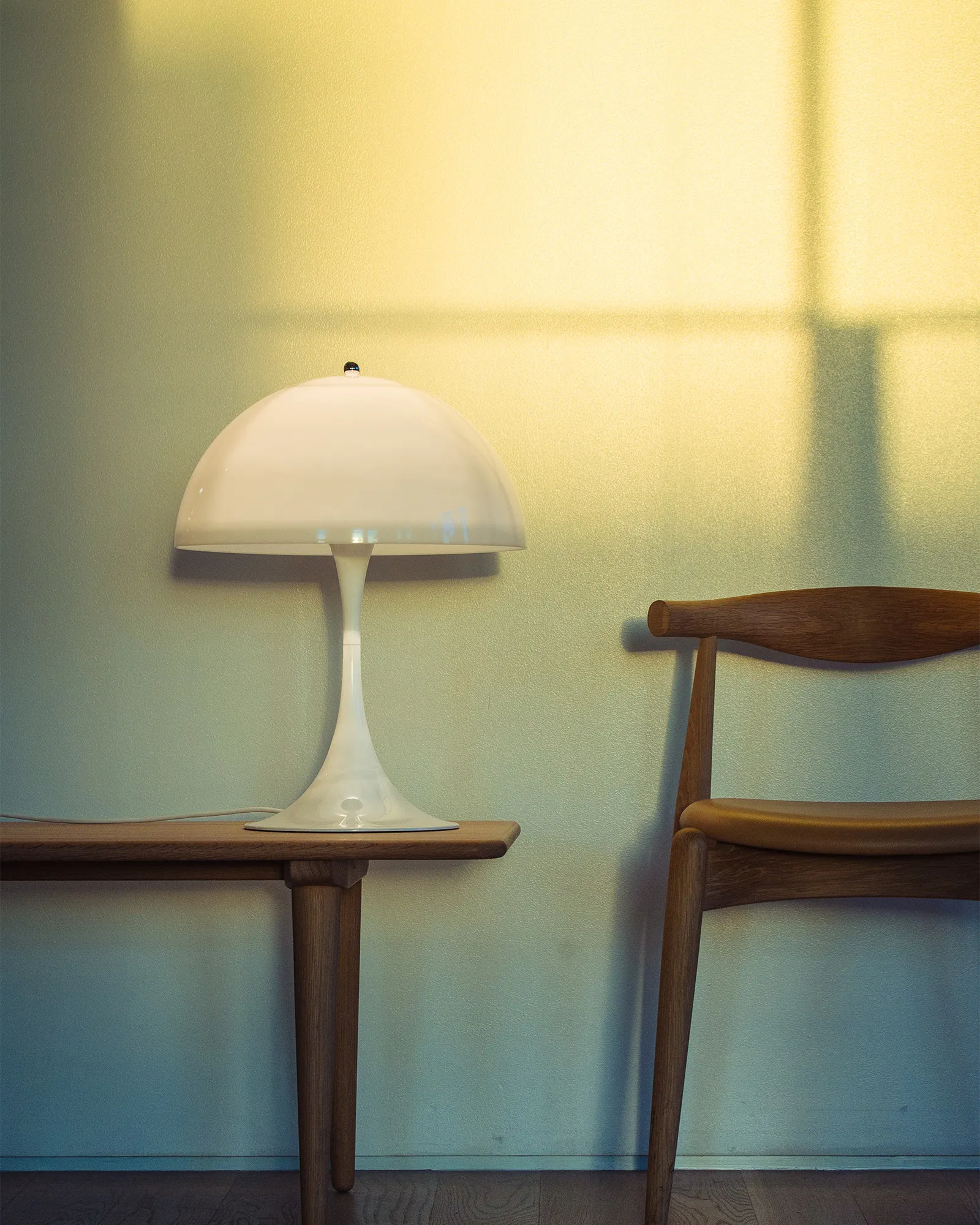 Louis Poulsen Panthella 250 Table Lamp Opal - Universal Plug