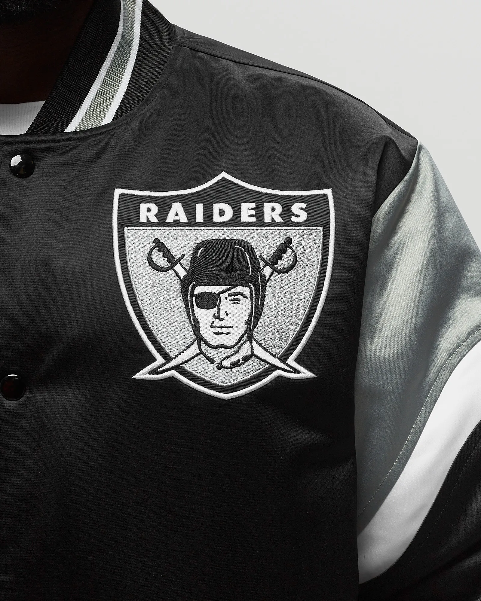Mitchell & Ness NFL HEAVYWEIGHT SATIN JACKET LAS VEGAS RAIDERS