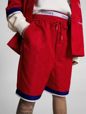 Shorts com cós estampado com logo em padrão xadrez