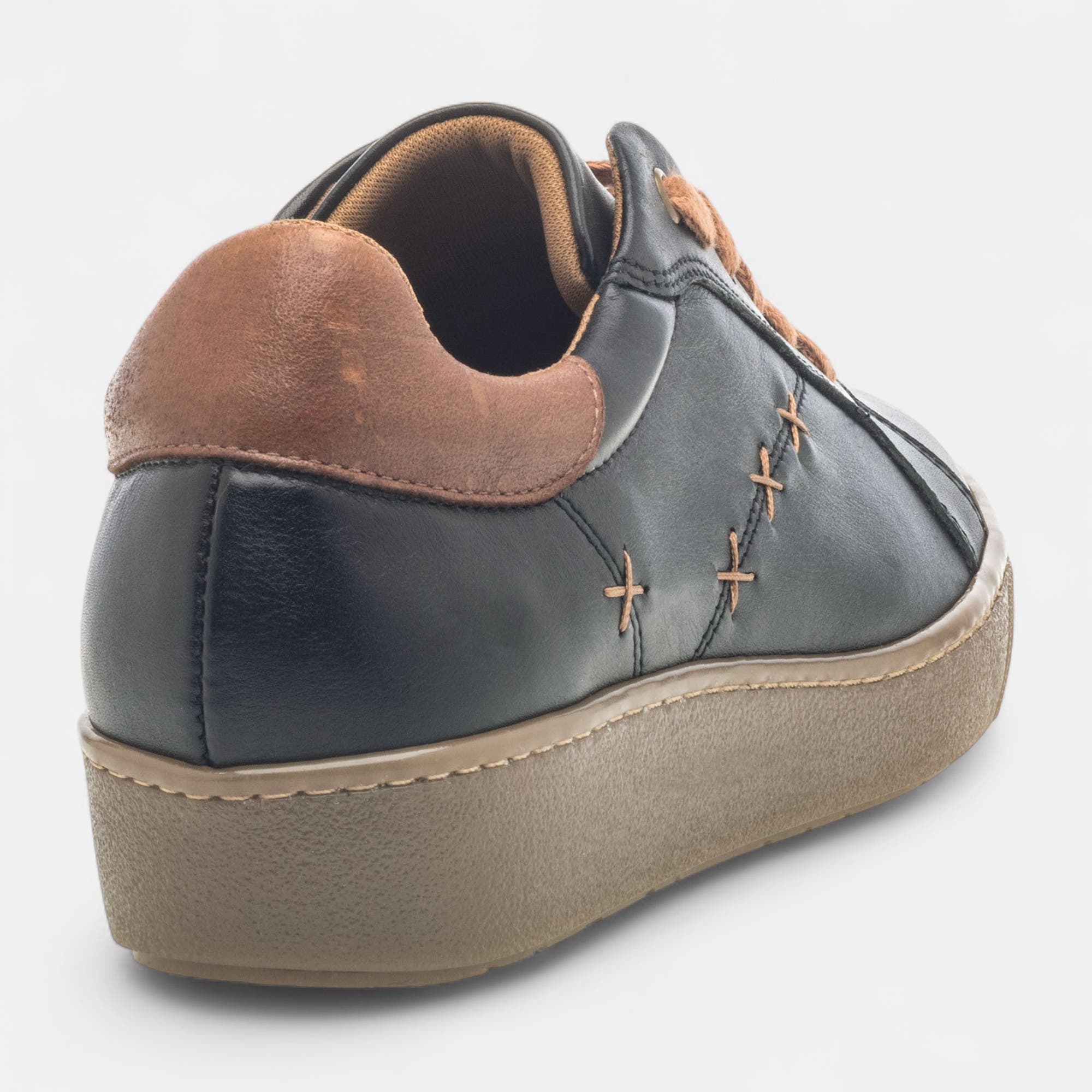 Baskets basses Femme en cuir noir