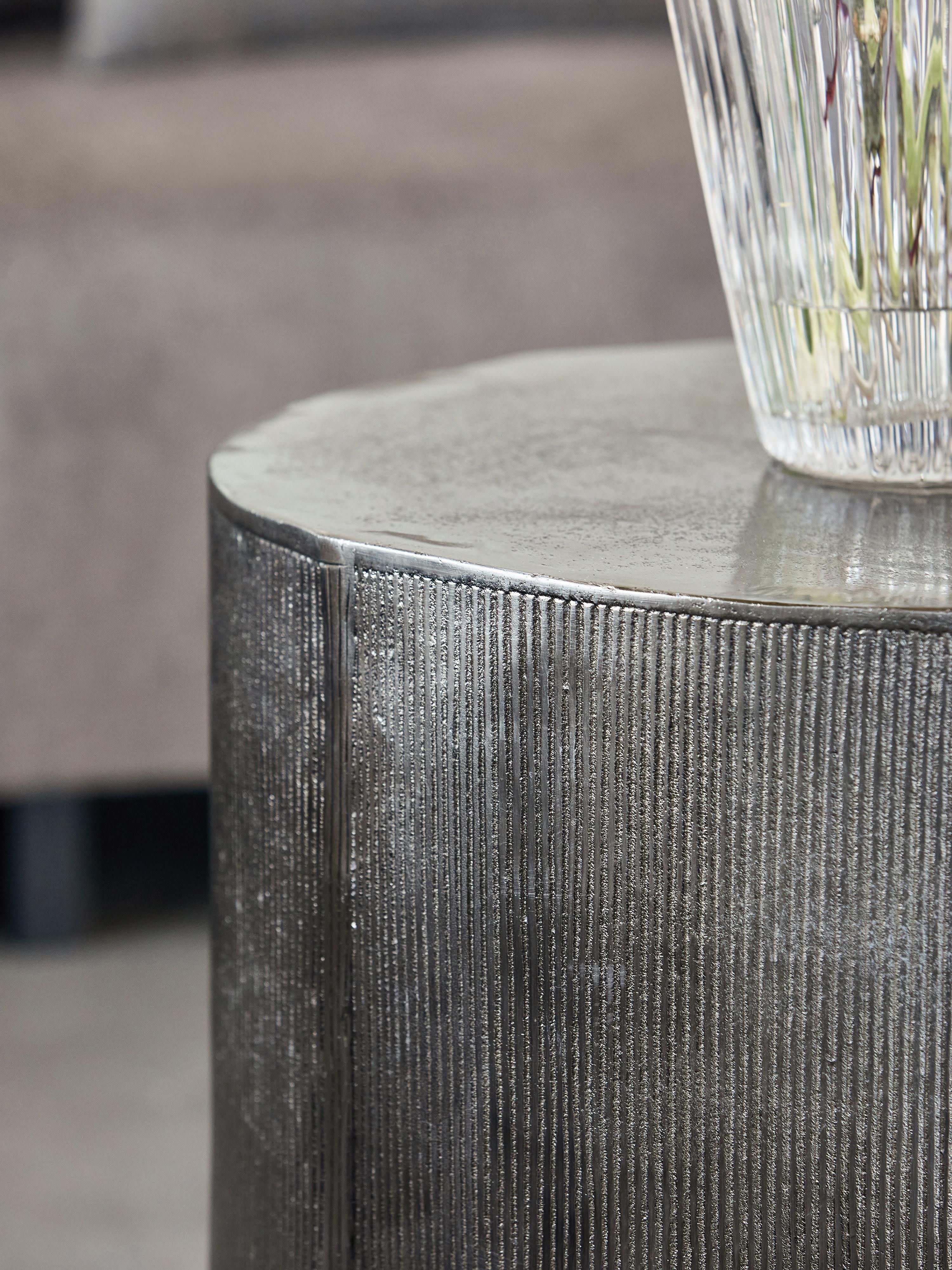 Ronde bijzettafel Rota met geribbeld front