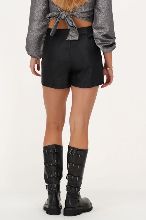Zwarte skort met overslag satijnen look