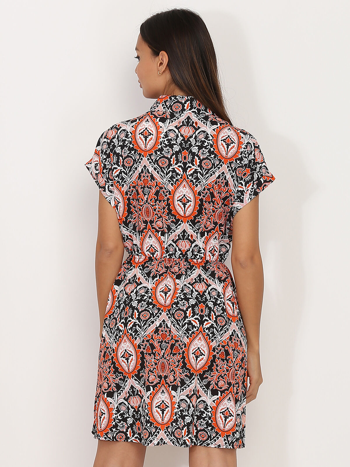 Robe fluide ceinturée à motif ethnique- Noir