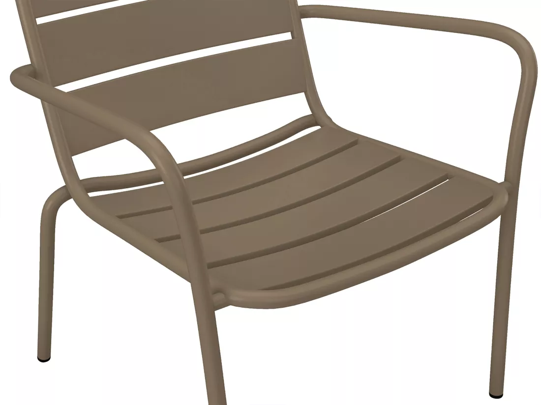 Salon de jardin en métal - 2 fauteuils bas empilables et une table d'appoint ronde - Taupe - MIRMANDE de MYLIA