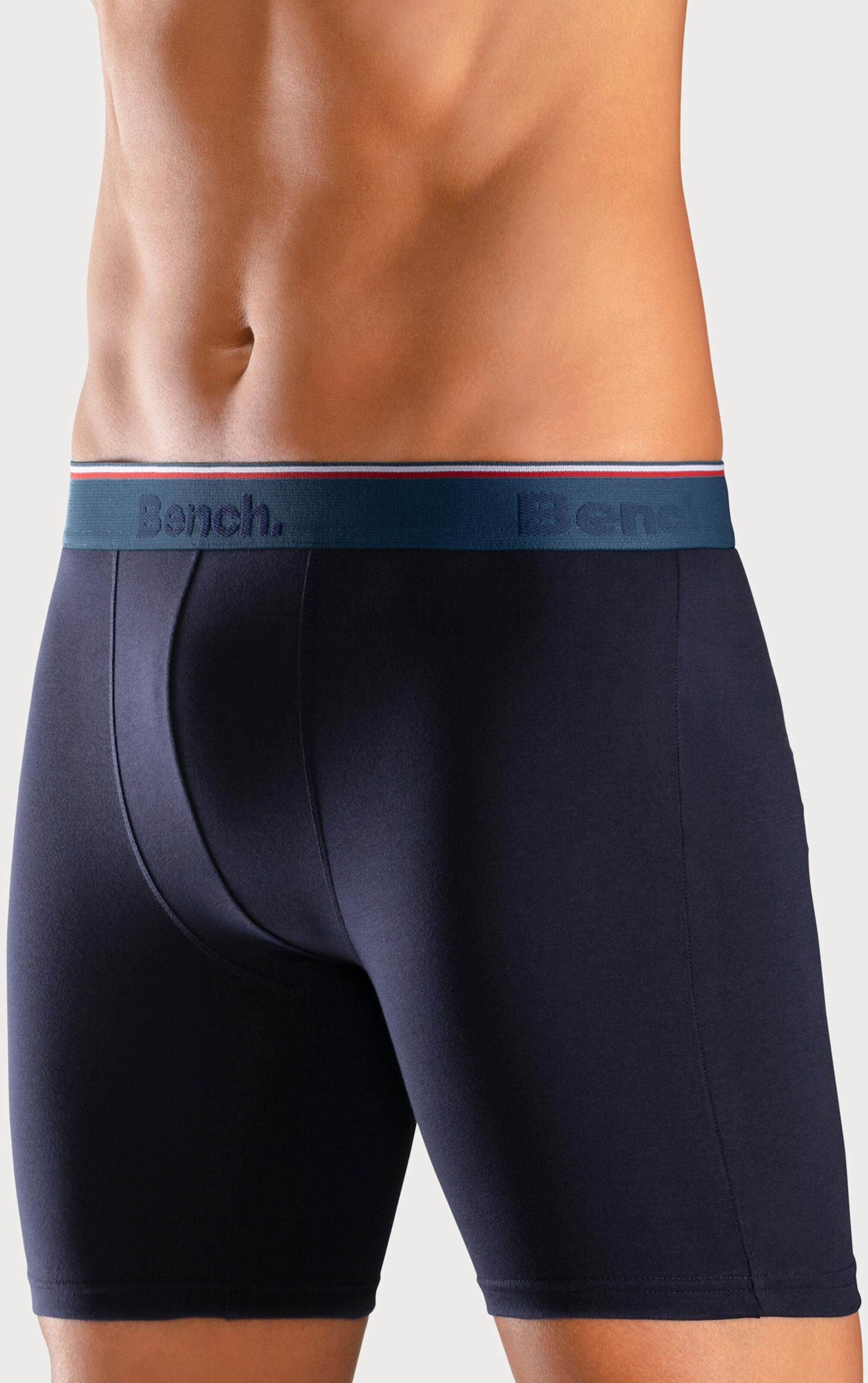 Bench. Langer Boxer in rot, blau, anthrazit, schwarz
