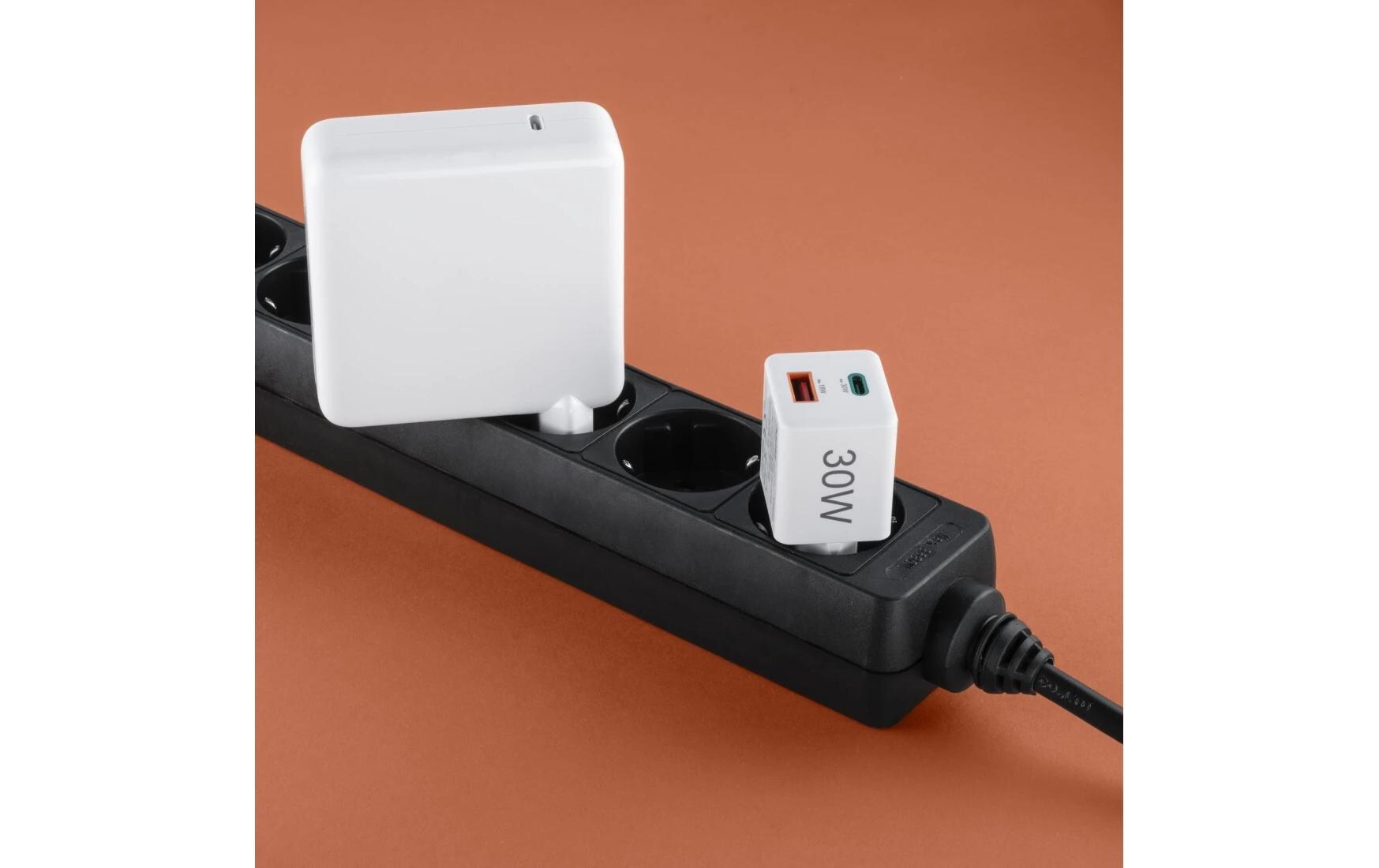 USB-Wandladegerät Gan charger USB-A USB-C 30 W WeissSchnellladegerät mit 1x USB-C und 1x USB-A