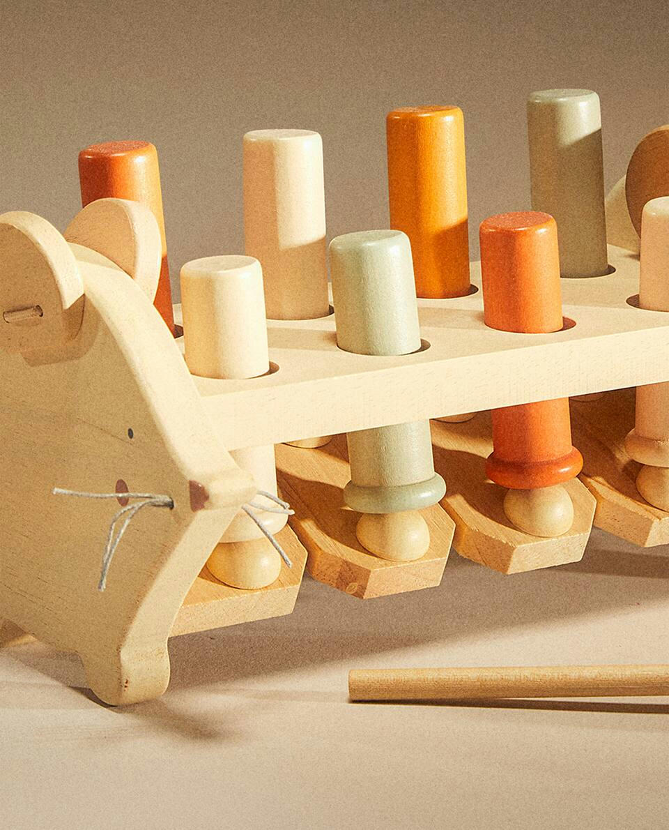 Brinquedo de martelo e pino em formato de rato